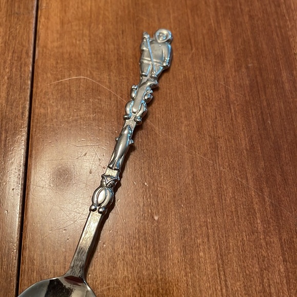 Souvenir spoons from British Columbia - Picture 7 of 9